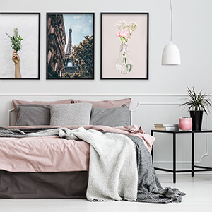 Perete de galerie cu rame negre