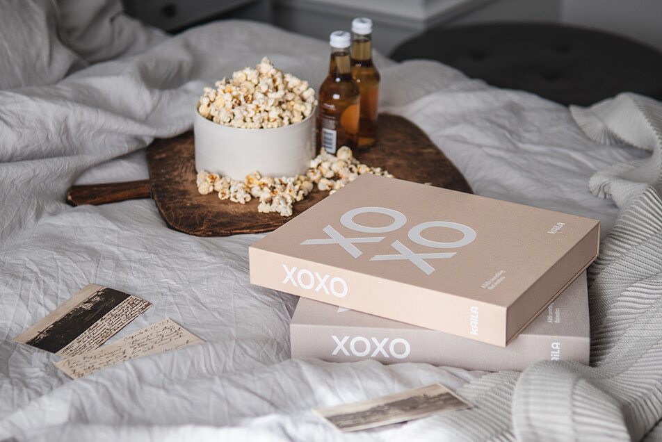 Album foto într-o cameră de dormit confortabilă